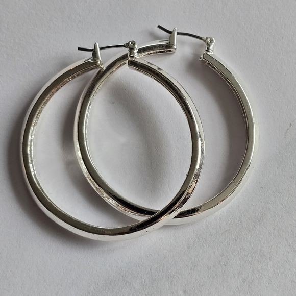 Liz Claiborne hoop earrings silver tone metal hoops big large classic LC - Picture 10 of 10